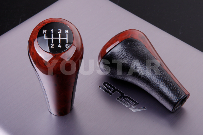 thumbnail interactive-video image 1 of YOUSTAR 6-Speed Weighted MT Gear Knob For BMW – Italian Leather, Carbon Effect – Manual Shift Knob 1 of 2